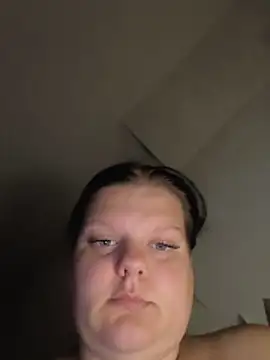 חדר צ'אט בשידור חי של BadMommyyyyy