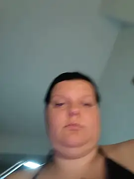 غرفة دردشة BadMommyyyyy المباشرة