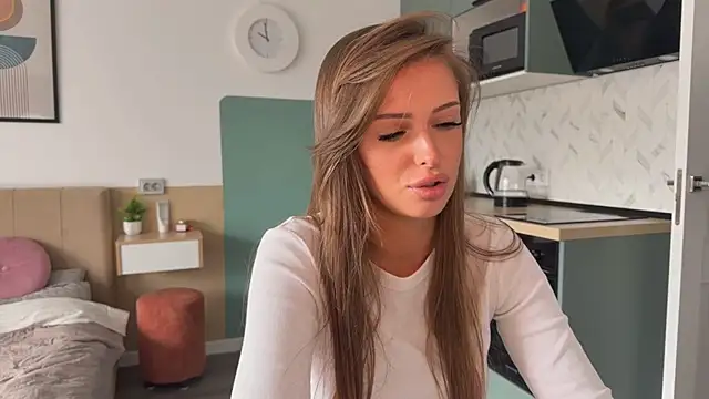 MonaBlisss' Live Chat Room