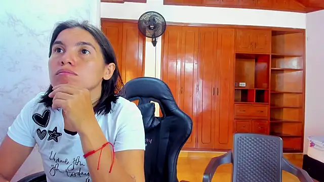 Sala de chat en directo de Soffy_and_Emily