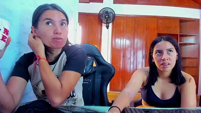 Soffy_and_Emily's Live Chat Room