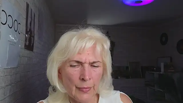 Nia_Natur Adlı Modelin Canlı Sohbet Odası