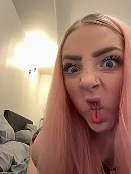 Roxybluee's Live Chat Room