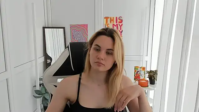 Emma_starrs_: δωμάτιο απευθείας συνομιλίας