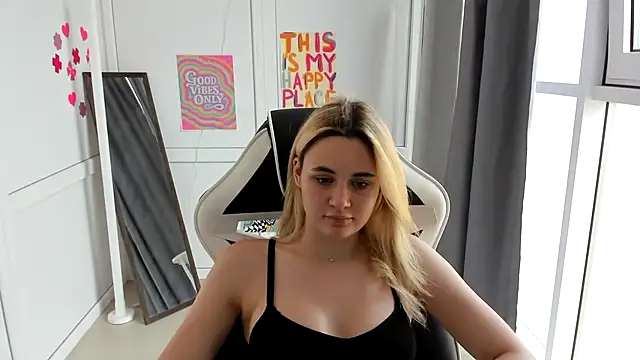 Emma_starrs_'s Live Chat Room