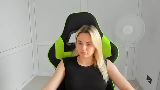 חדר צ'אט בשידור חי של Emma_starrs_