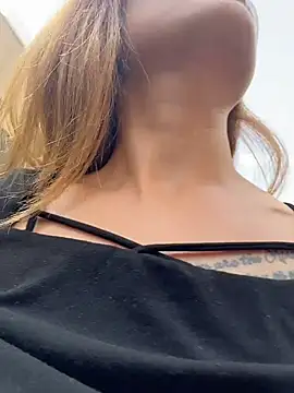 okgirl_23 Adlı Modelin Canlı Sohbet Odası