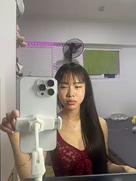 Lov3lily élő chatszobája