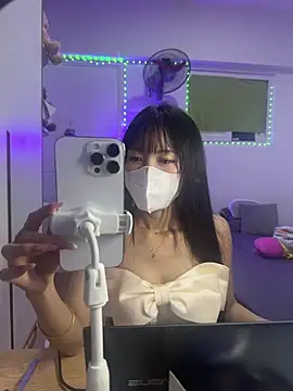 Lov3lily Adlı Modelin Canlı Sohbet Odası