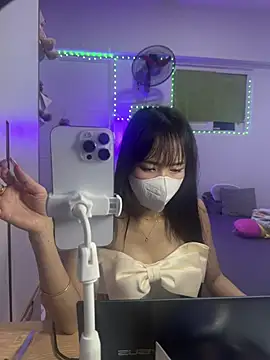 Lov3lily Adlı Modelin Canlı Sohbet Odası
