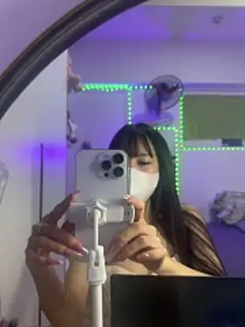 Lov3lily élő chatszobája
