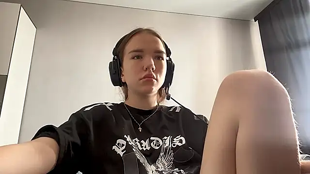 FewerCadre's Live Chat Room