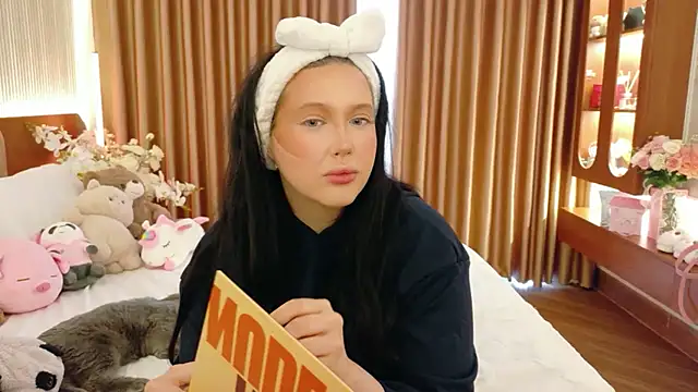 Živá chatovací místnost UR_MADDY_ONLINE