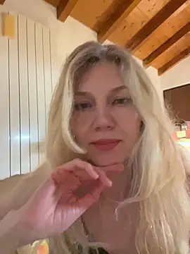 Virginia_Elli Adlı Modelin Canlı Sohbet Odası