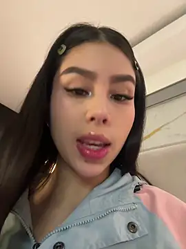 Helena_Whaite's Live Chat Room