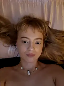 blubunny222 Adlı Modelin Canlı Sohbet Odası