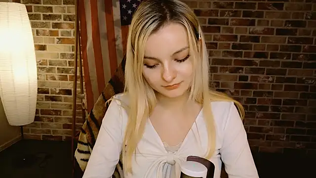 Angela_Bunny's Live Chat Room