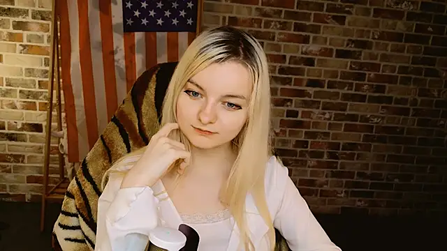 Angela_Bunny Adlı Modelin Canlı Sohbet Odası