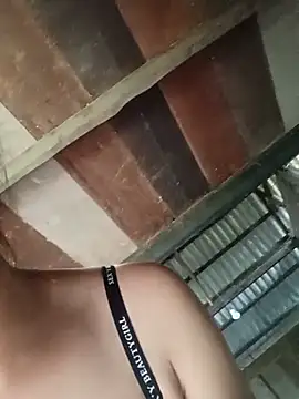 HeresThuy22 élő chatszobája