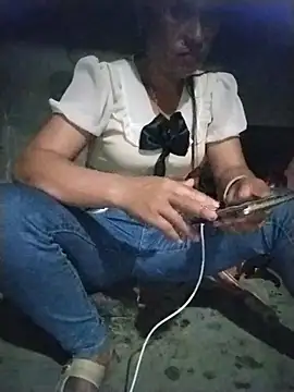 jenene99 Adlı Modelin Canlı Sohbet Odası