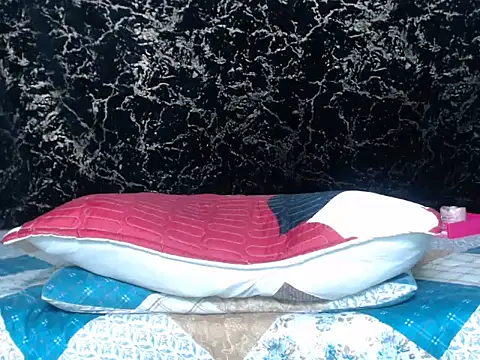 Živá chatovací místnost Zuri33
