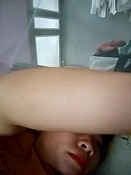 Cumhots111 Adlı Modelin Canlı Sohbet Odası