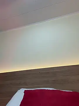 thamiina__ Adlı Modelin Canlı Sohbet Odası