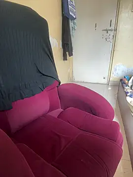 SlutrySiren Adlı Modelin Canlı Sohbet Odası