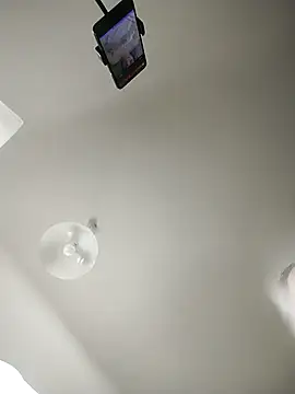 Sala de chat en directo de Ale_PYNk