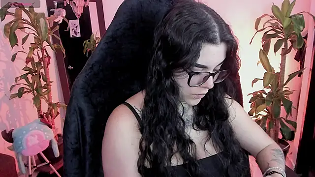 MissCharlottte_18's Live Chat Room