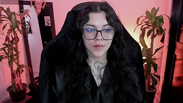 MissCharlottte_18's Live Chat Room