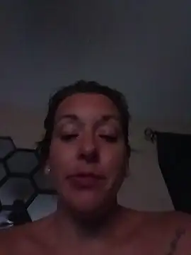 missbellastar's Live Chat Room
