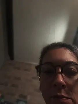 missbellastar's Live Chat Room