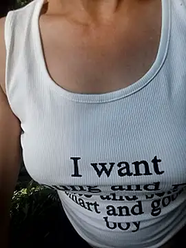 Nana-AsianWet Adlı Modelin Canlı Sohbet Odası