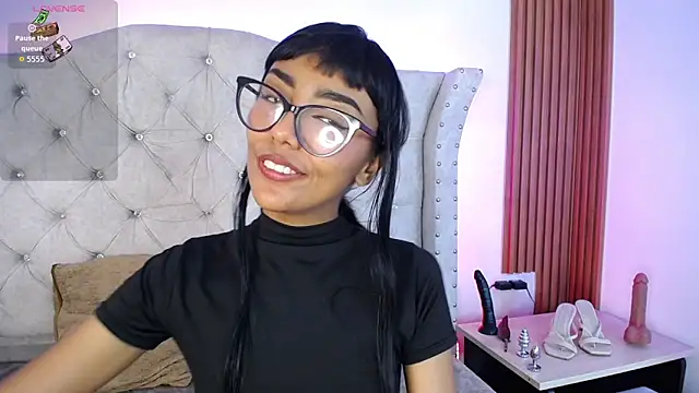 Chat soba uživo modela Violett_Gardenn