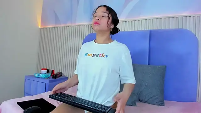 CharlotAura's Live Chat Room