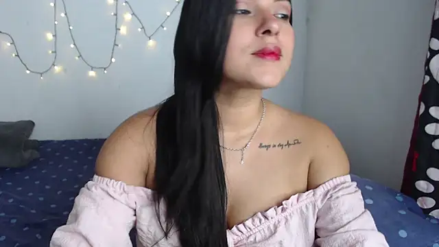 Valentina_Garcia03 Adlı Modelin Canlı Sohbet Odası