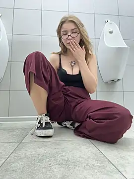 FlashTitsRoyal Videochat live