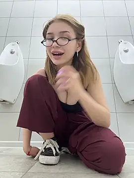 FlashTitsRoyal Live Sex Cam-Show