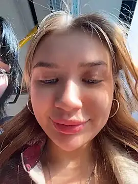 FlashTitsRoyal чат на живо