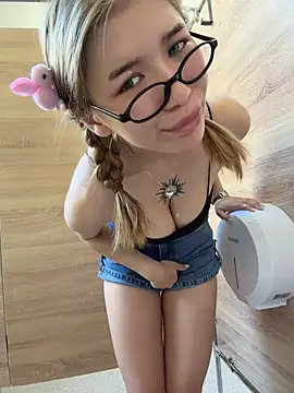 FlashTitsRoyaln Live chat-huone