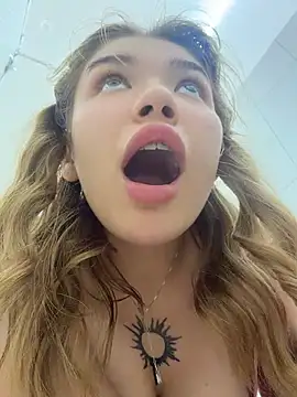 Show de cámara de sexo en directo de FlashTitsRoyal