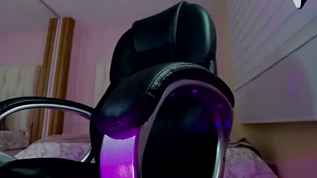 Živá chatovací místnost kendallsmithh_