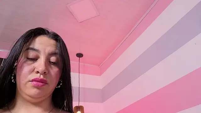 lia_valentino – Naživo chatovacia miestnosť