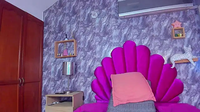 KENISHA_XXX's Live Chat Room