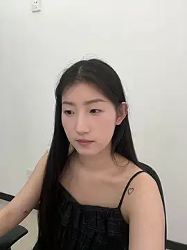 Mina_168 Adlı Modelin Canlı Sohbet Odası