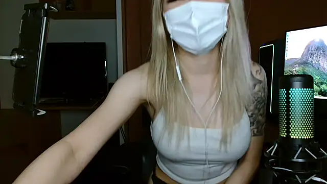Živá chatovací místnost MOMOKA_33