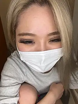 MOMOKA_33 – Naživo chatovacia miestnosť