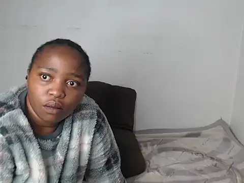 African_Busty Adlı Modelin Canlı Sohbet Odası