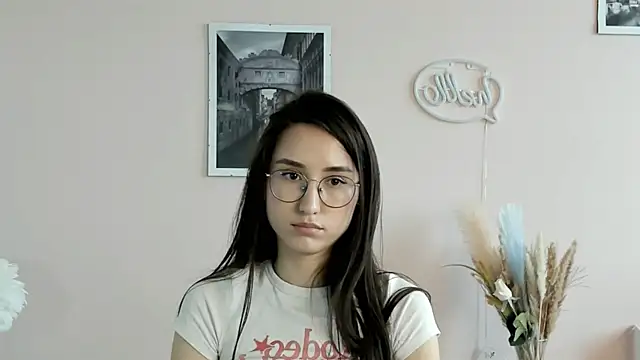 Živá chatovací místnost DelphineDowst